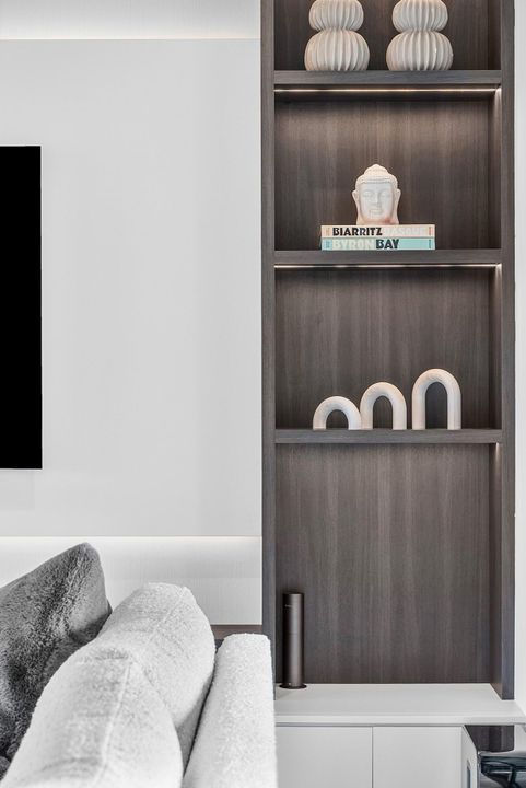 For Sale: $3,295,000 (5 beds, 6 baths, 4168 Square Feet)