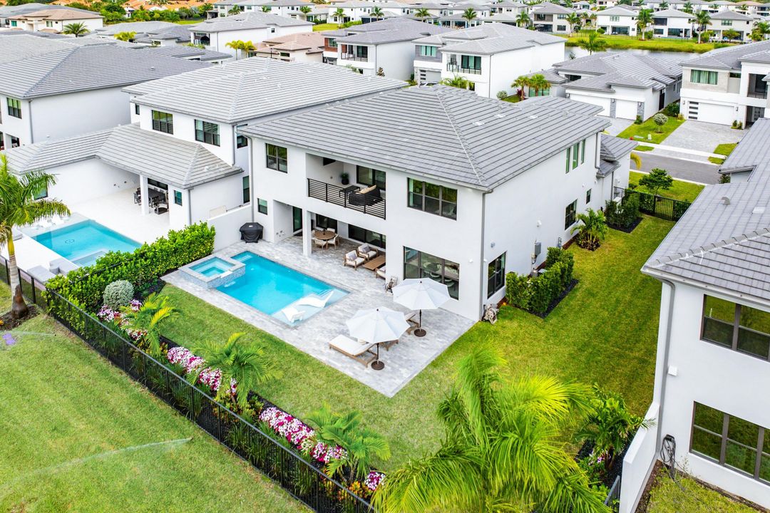 For Sale: $3,295,000 (5 beds, 6 baths, 4168 Square Feet)