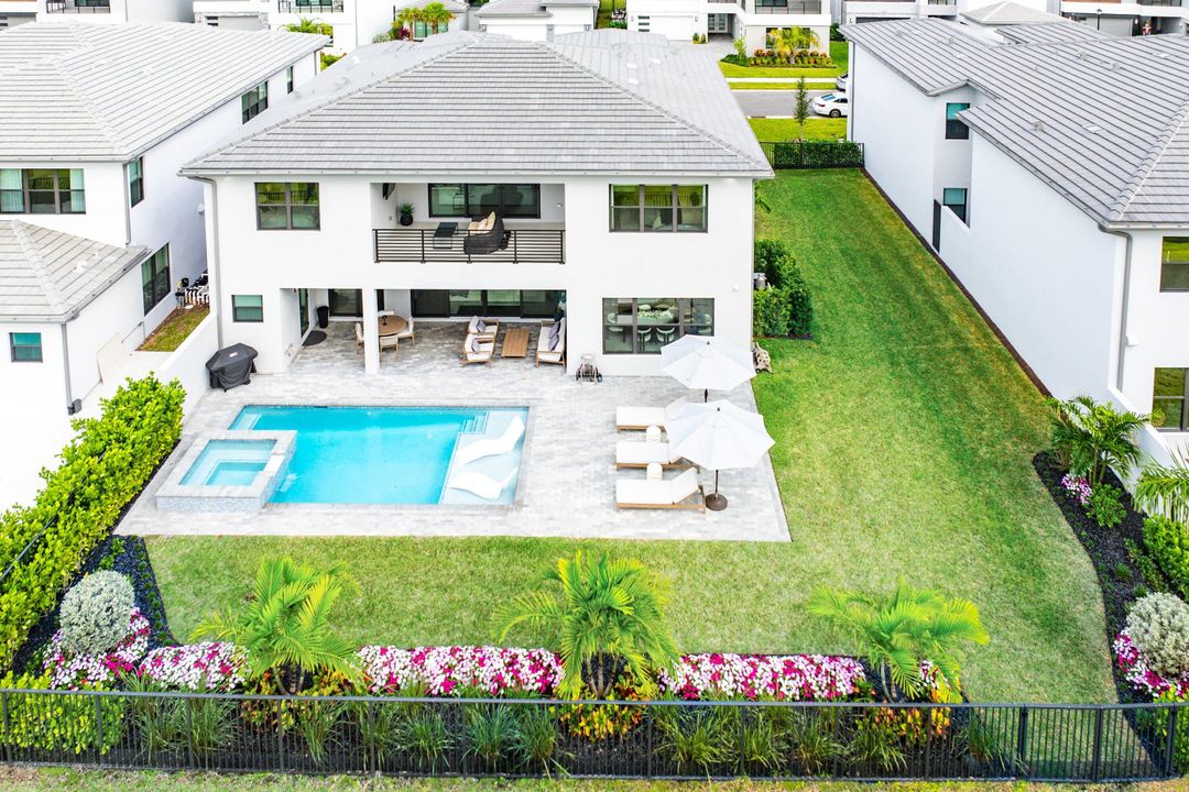 For Sale: $3,295,000 (5 beds, 6 baths, 4168 Square Feet)