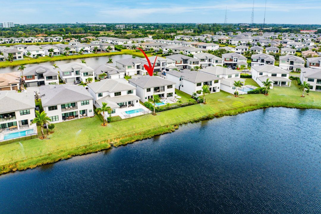 For Sale: $3,295,000 (5 beds, 6 baths, 4168 Square Feet)