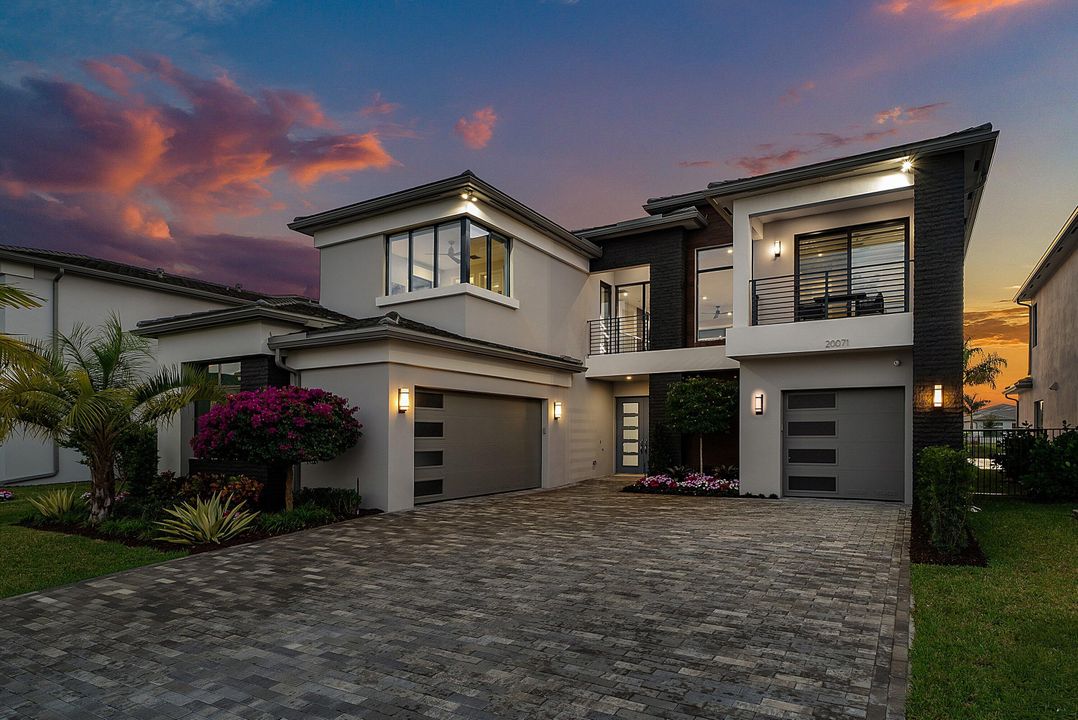 For Sale: $3,295,000 (5 beds, 6 baths, 4168 Square Feet)