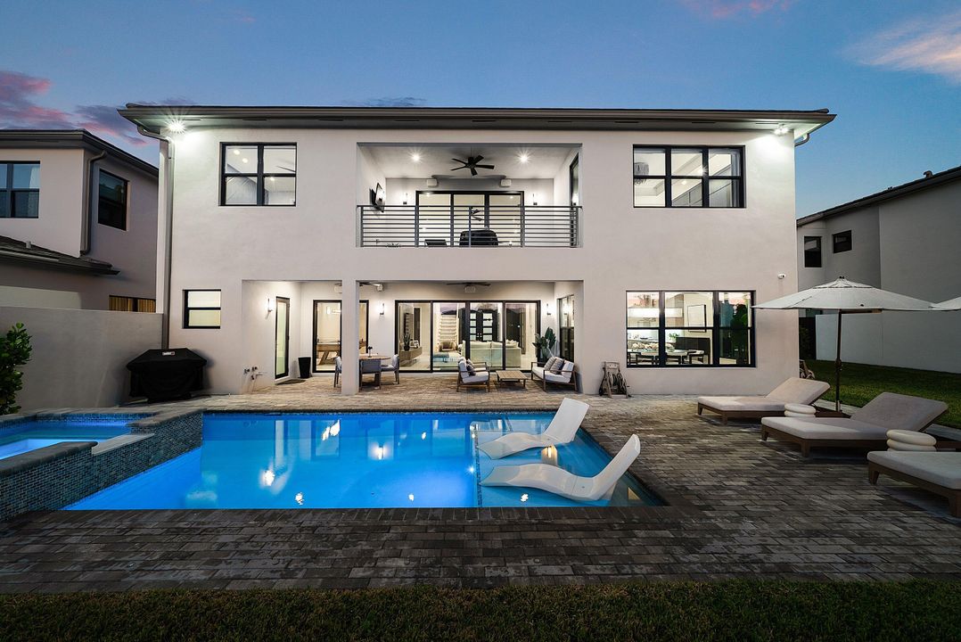 For Sale: $3,295,000 (5 beds, 6 baths, 4168 Square Feet)