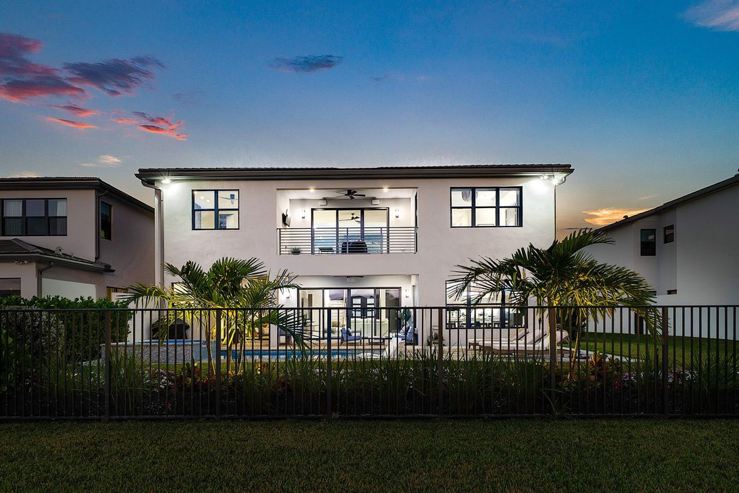 For Sale: $3,295,000 (5 beds, 6 baths, 4168 Square Feet)