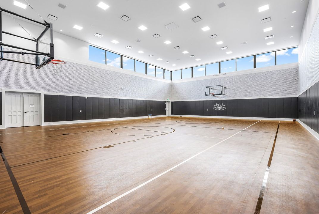 For Sale: $3,295,000 (5 beds, 6 baths, 4168 Square Feet)