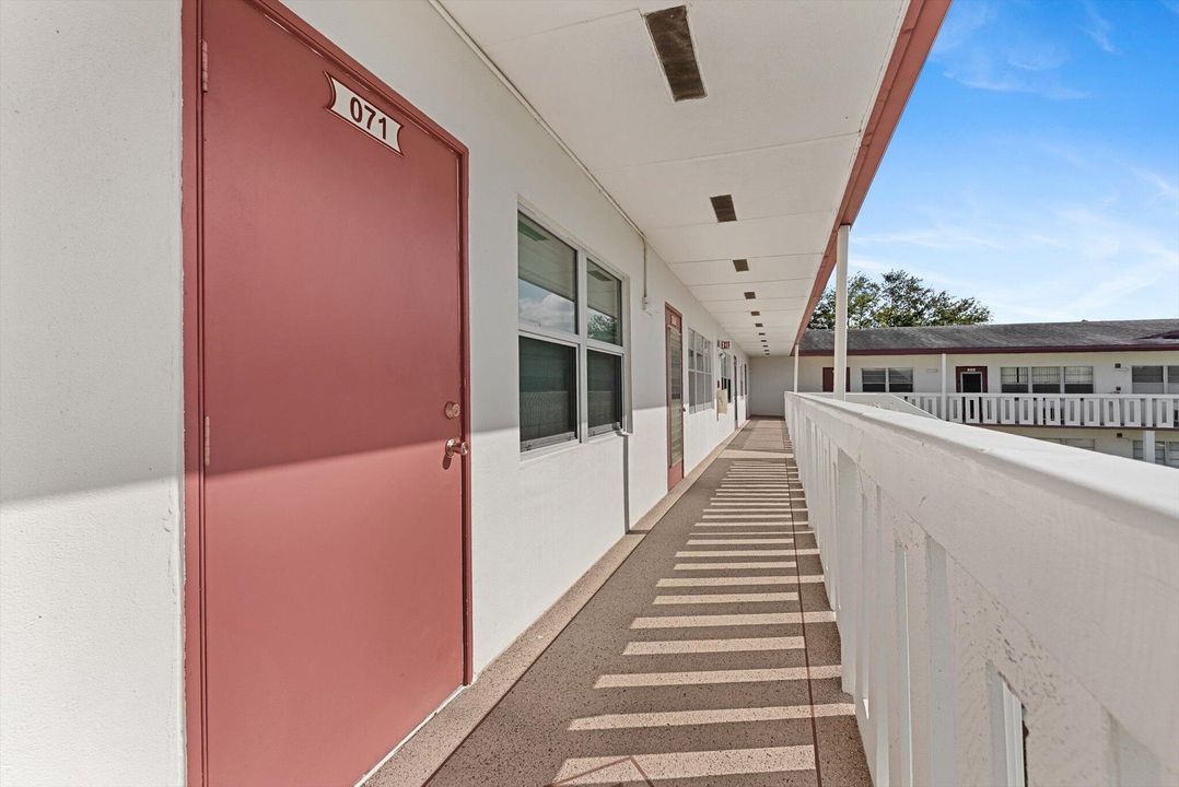 For Rent: $1,750 (2 beds, 1 baths, 819 Square Feet)