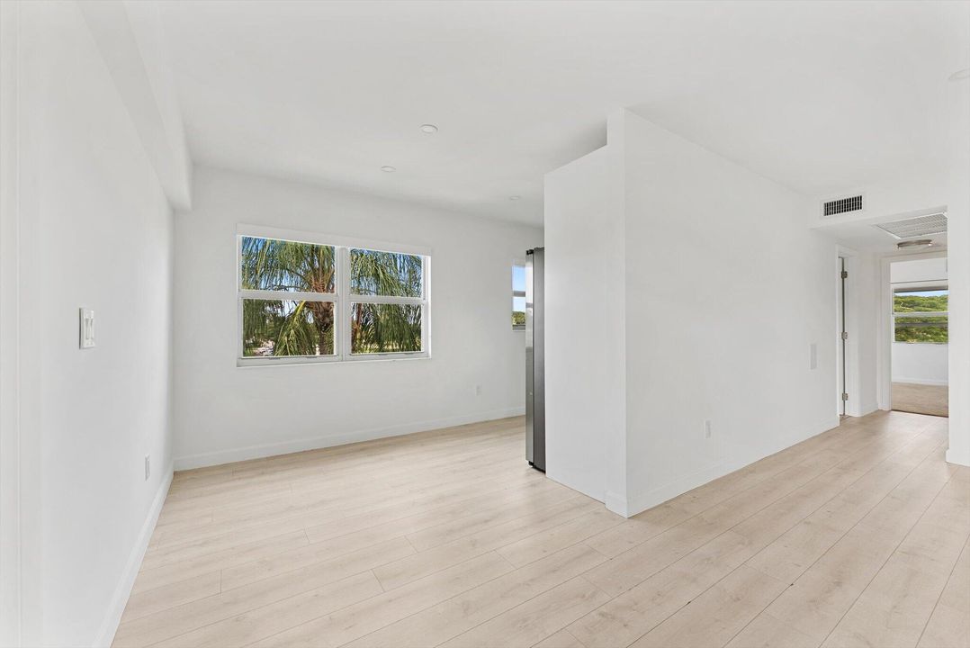 For Rent: $1,750 (2 beds, 1 baths, 819 Square Feet)