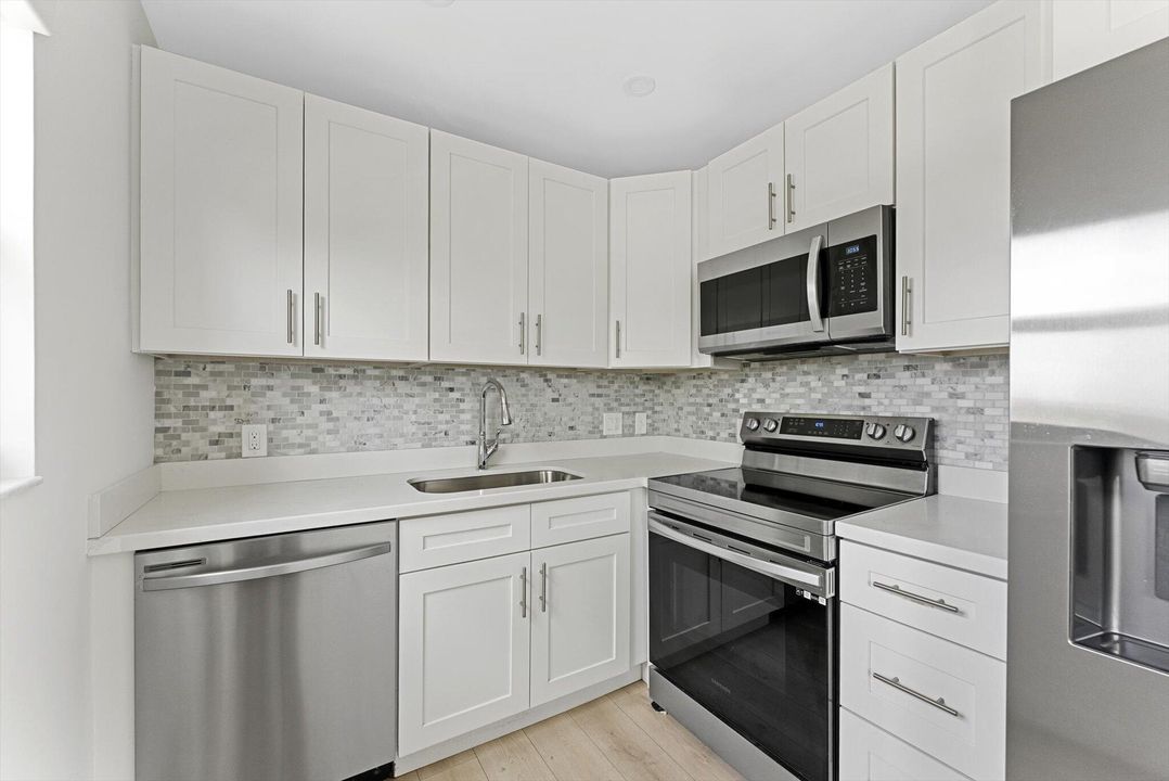 For Rent: $1,750 (2 beds, 1 baths, 819 Square Feet)