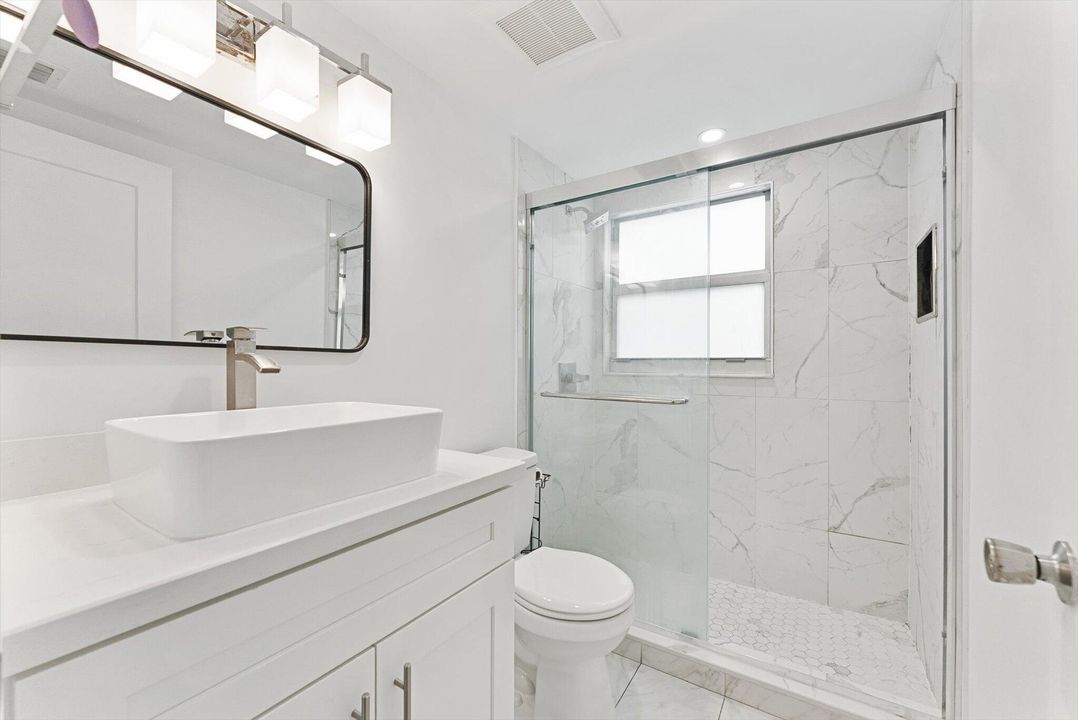 For Rent: $1,750 (2 beds, 1 baths, 819 Square Feet)