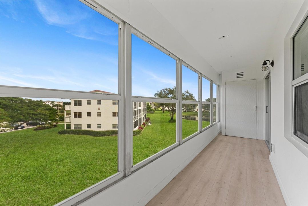 For Rent: $1,750 (2 beds, 1 baths, 819 Square Feet)