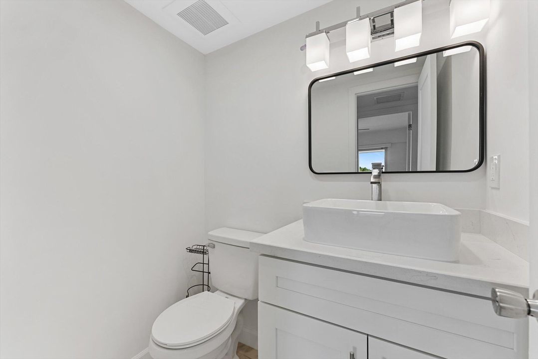 For Rent: $1,750 (2 beds, 1 baths, 819 Square Feet)