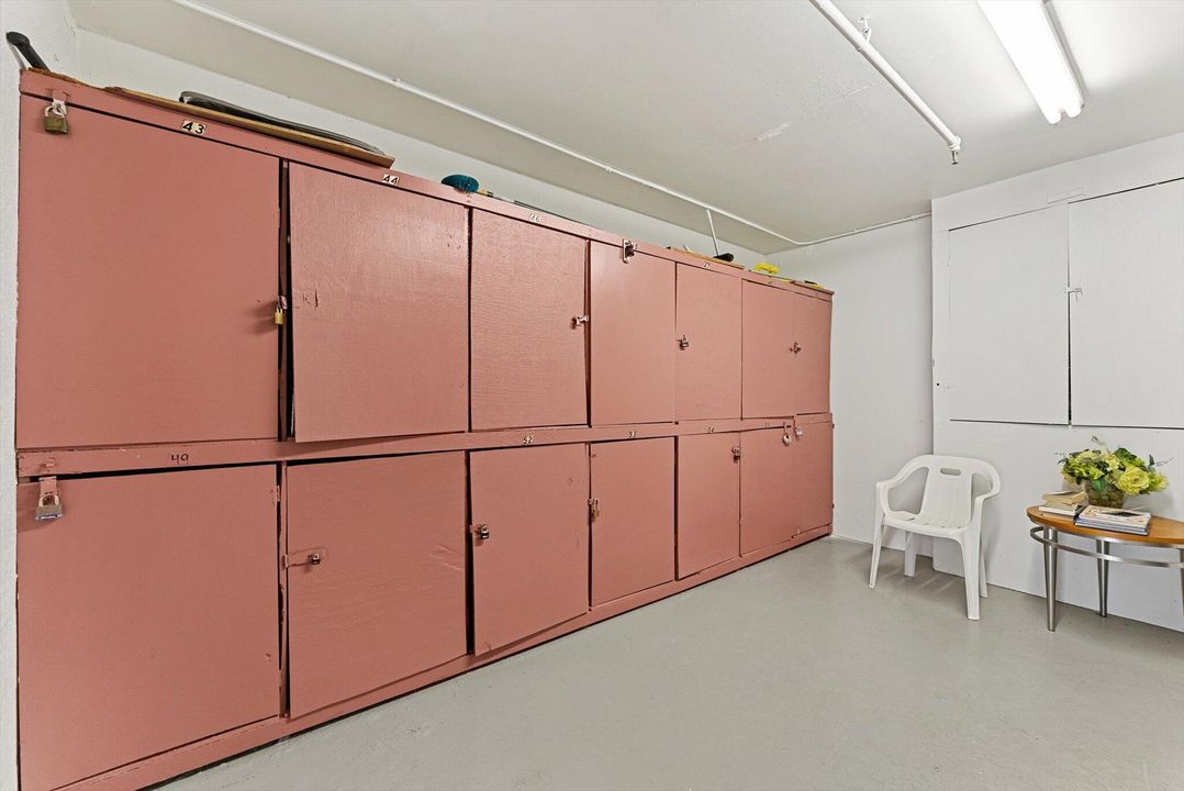 For Rent: $1,750 (2 beds, 1 baths, 819 Square Feet)