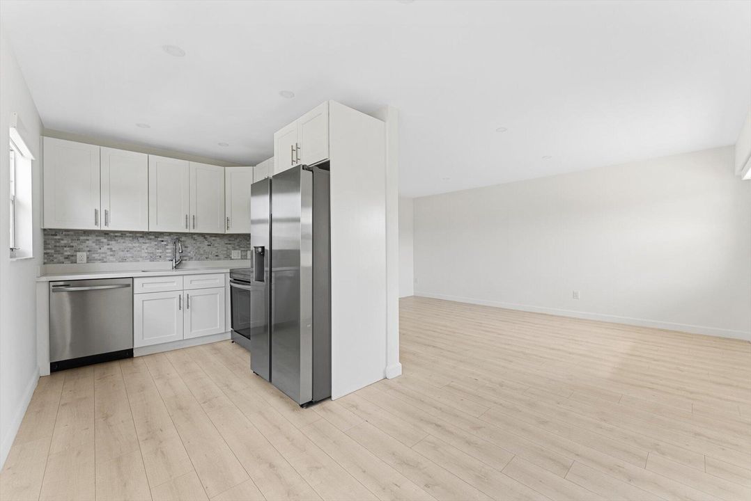 For Rent: $1,750 (2 beds, 1 baths, 819 Square Feet)