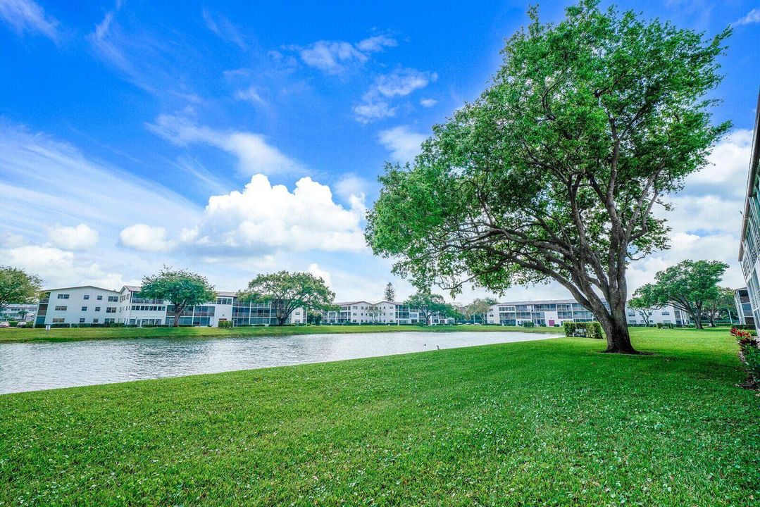 For Rent: $1,750 (2 beds, 1 baths, 819 Square Feet)