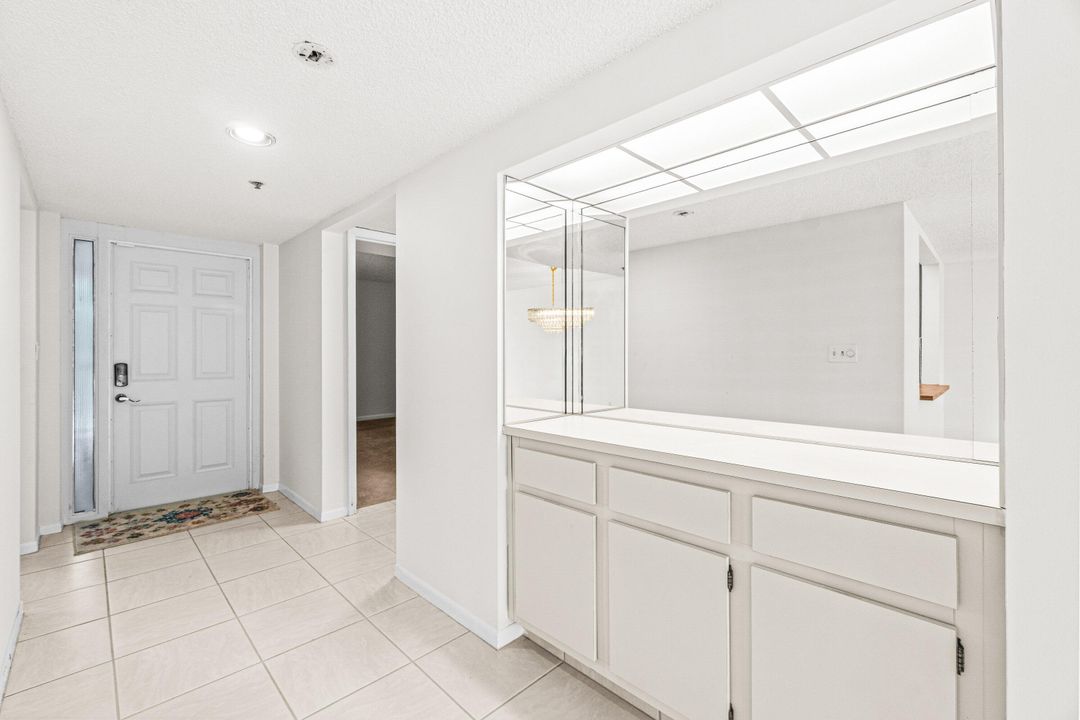 For Sale: $239,900 (2 beds, 2 baths, 1207 Square Feet)