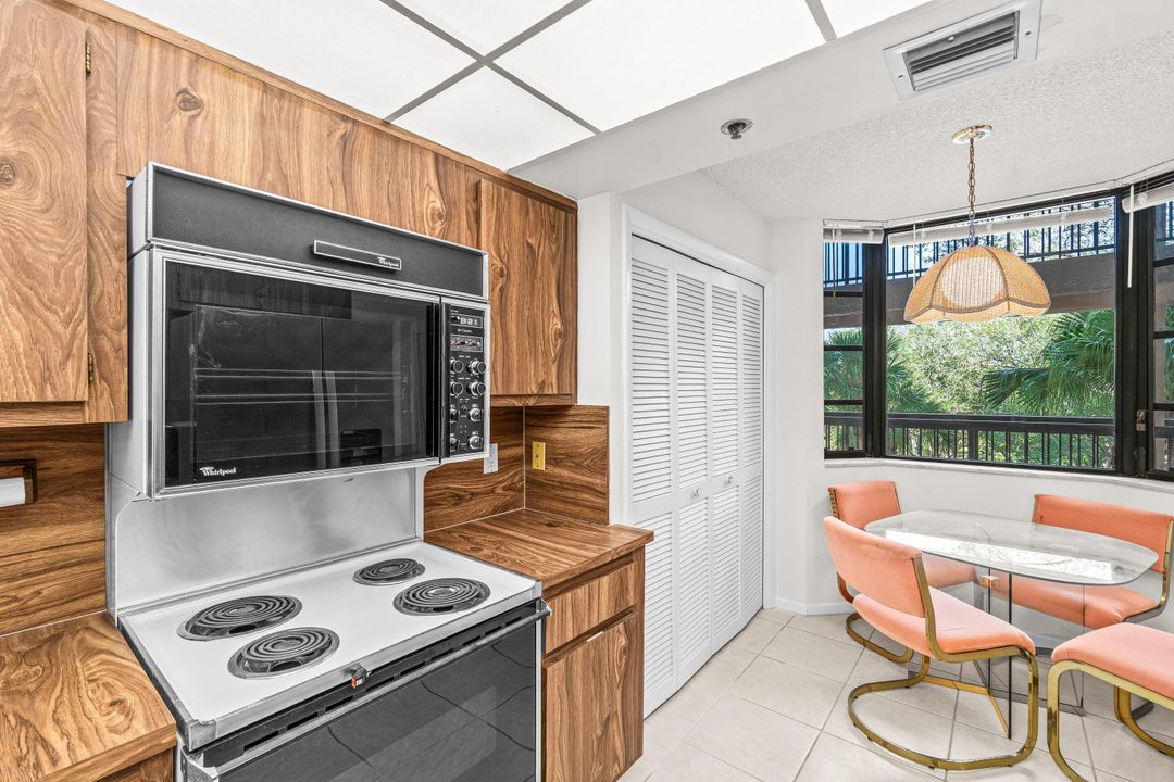 For Sale: $239,900 (2 beds, 2 baths, 1207 Square Feet)