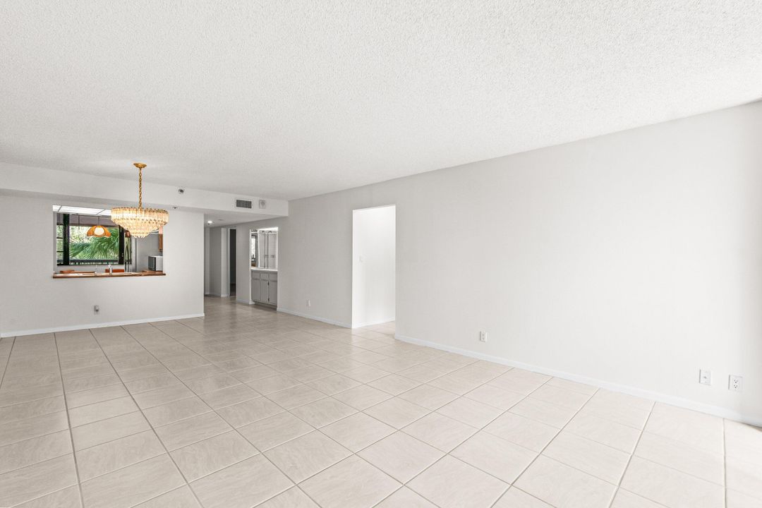 For Sale: $239,900 (2 beds, 2 baths, 1207 Square Feet)