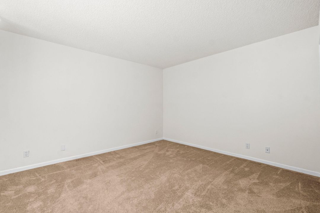 For Sale: $239,900 (2 beds, 2 baths, 1207 Square Feet)