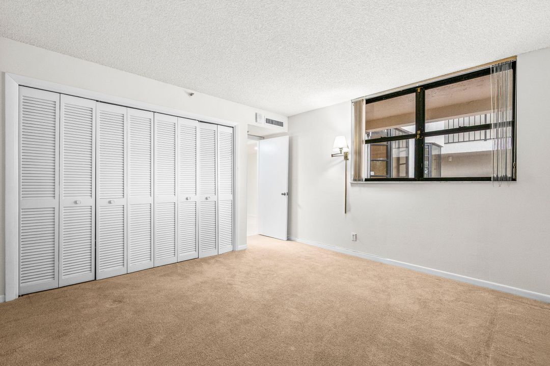 For Sale: $239,900 (2 beds, 2 baths, 1207 Square Feet)