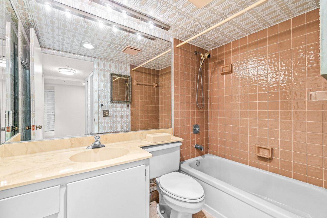 For Sale: $239,900 (2 beds, 2 baths, 1207 Square Feet)