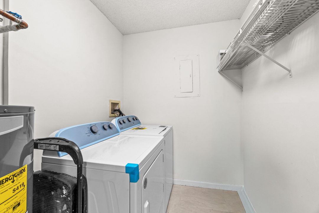 For Sale: $239,900 (2 beds, 2 baths, 1207 Square Feet)