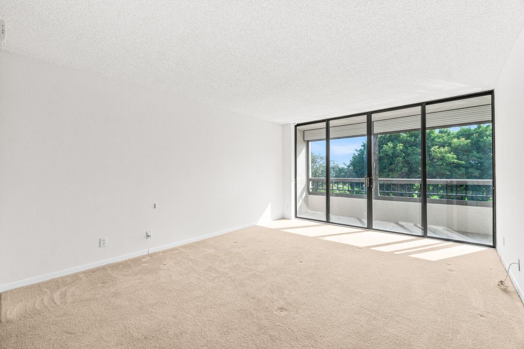 For Sale: $239,900 (2 beds, 2 baths, 1207 Square Feet)