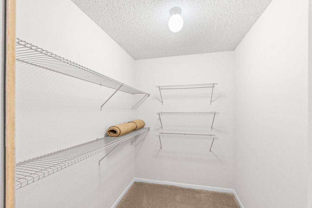 For Sale: $239,900 (2 beds, 2 baths, 1207 Square Feet)