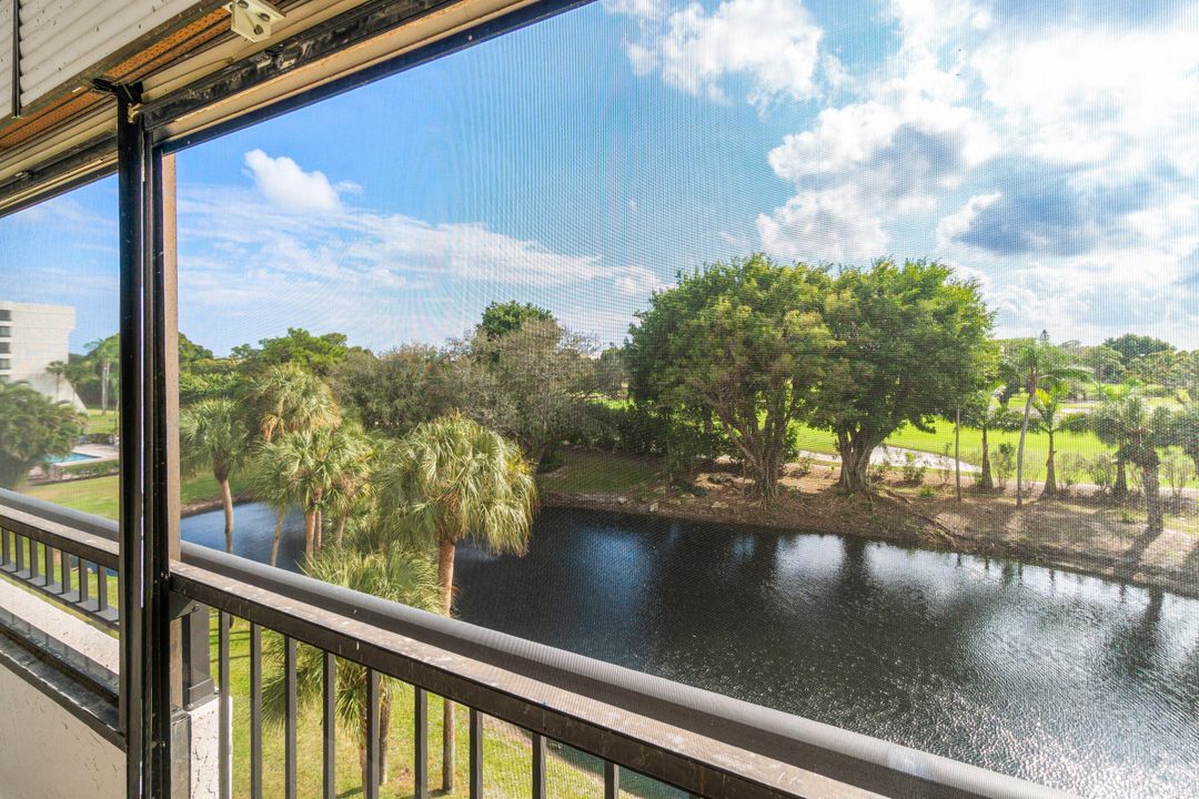 For Sale: $239,900 (2 beds, 2 baths, 1207 Square Feet)