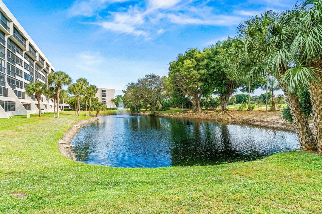 For Sale: $239,900 (2 beds, 2 baths, 1207 Square Feet)