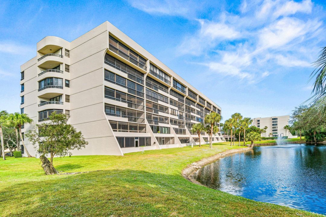 For Sale: $239,900 (2 beds, 2 baths, 1207 Square Feet)