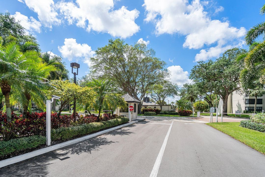 For Sale: $239,900 (2 beds, 2 baths, 1207 Square Feet)