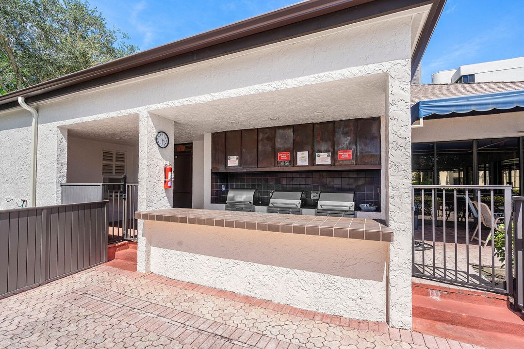 For Sale: $239,900 (2 beds, 2 baths, 1207 Square Feet)