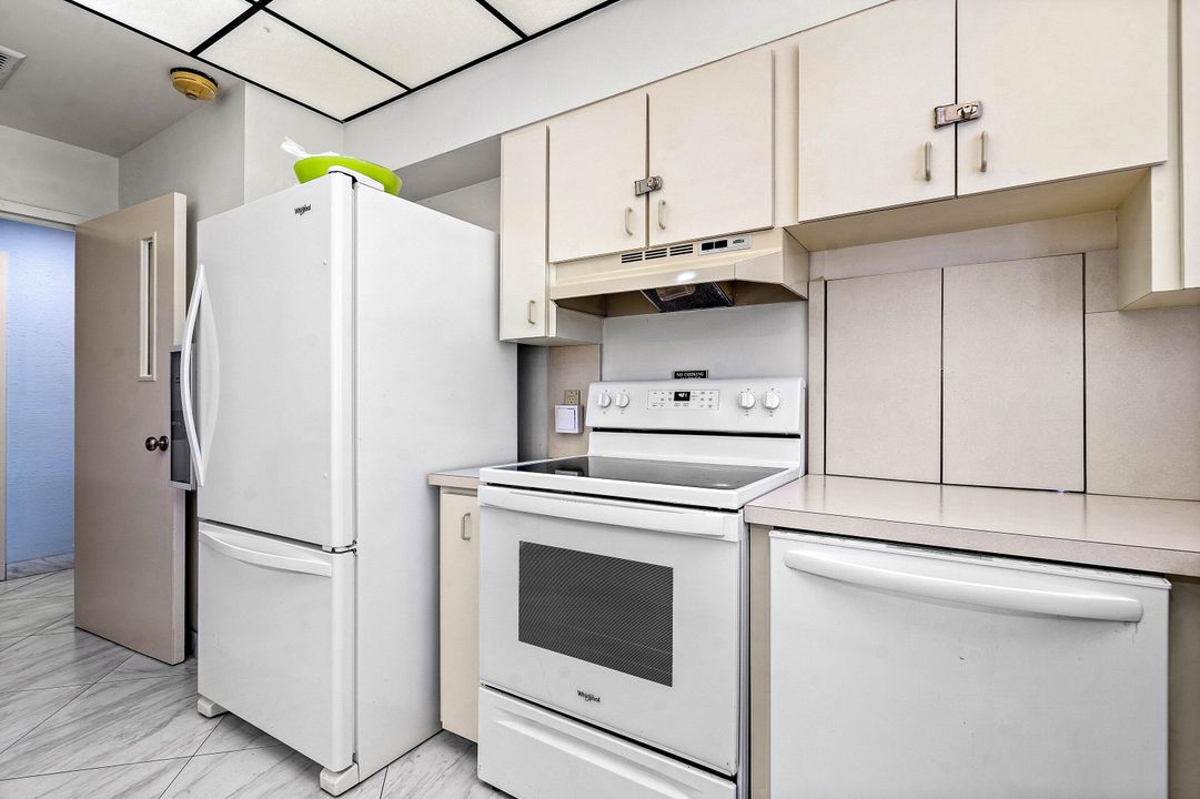 For Sale: $239,900 (2 beds, 2 baths, 1207 Square Feet)