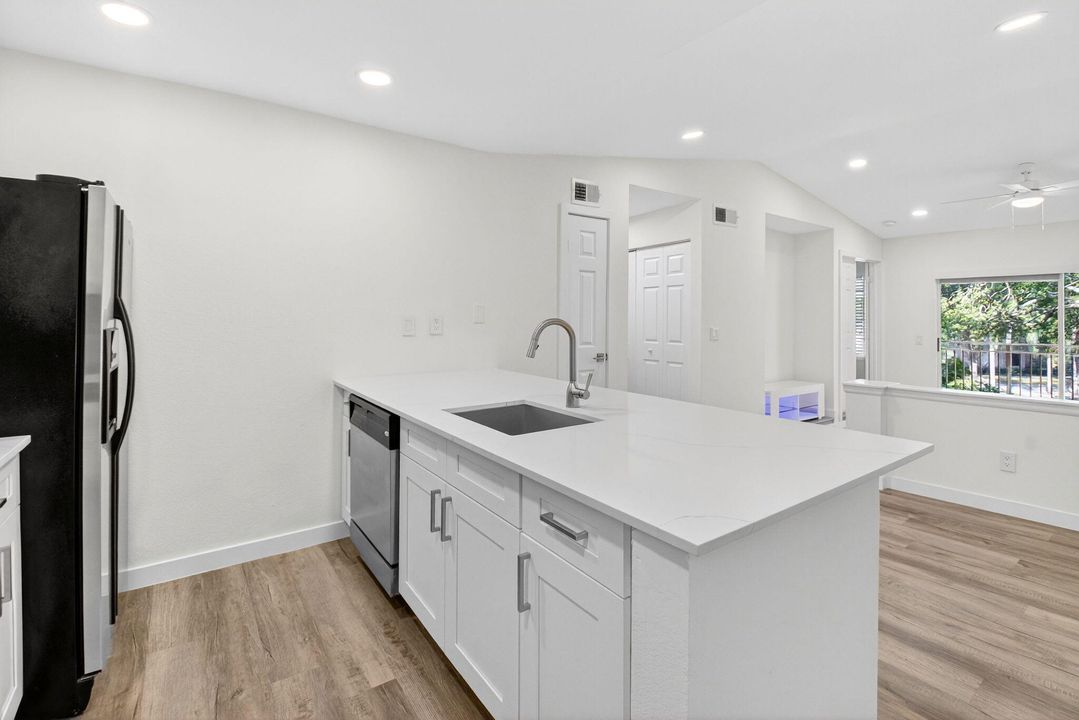 出租: $2,850 (3 贝兹, 2 浴室, 1079 平方英尺)