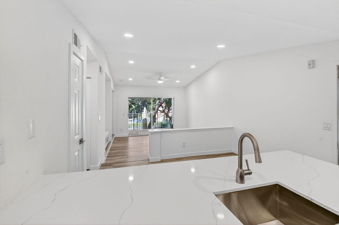 出租: $2,850 (3 贝兹, 2 浴室, 1079 平方英尺)