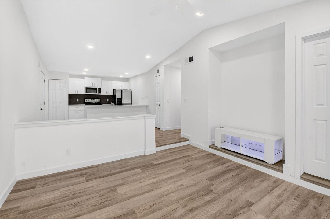 出租: $2,850 (3 贝兹, 2 浴室, 1079 平方英尺)