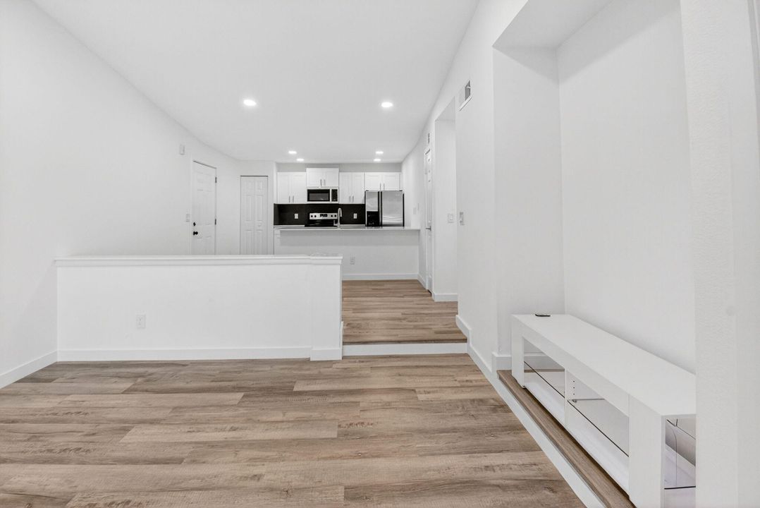 出租: $2,850 (3 贝兹, 2 浴室, 1079 平方英尺)