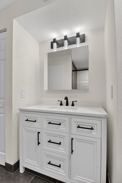 出租: $2,850 (3 贝兹, 2 浴室, 1079 平方英尺)