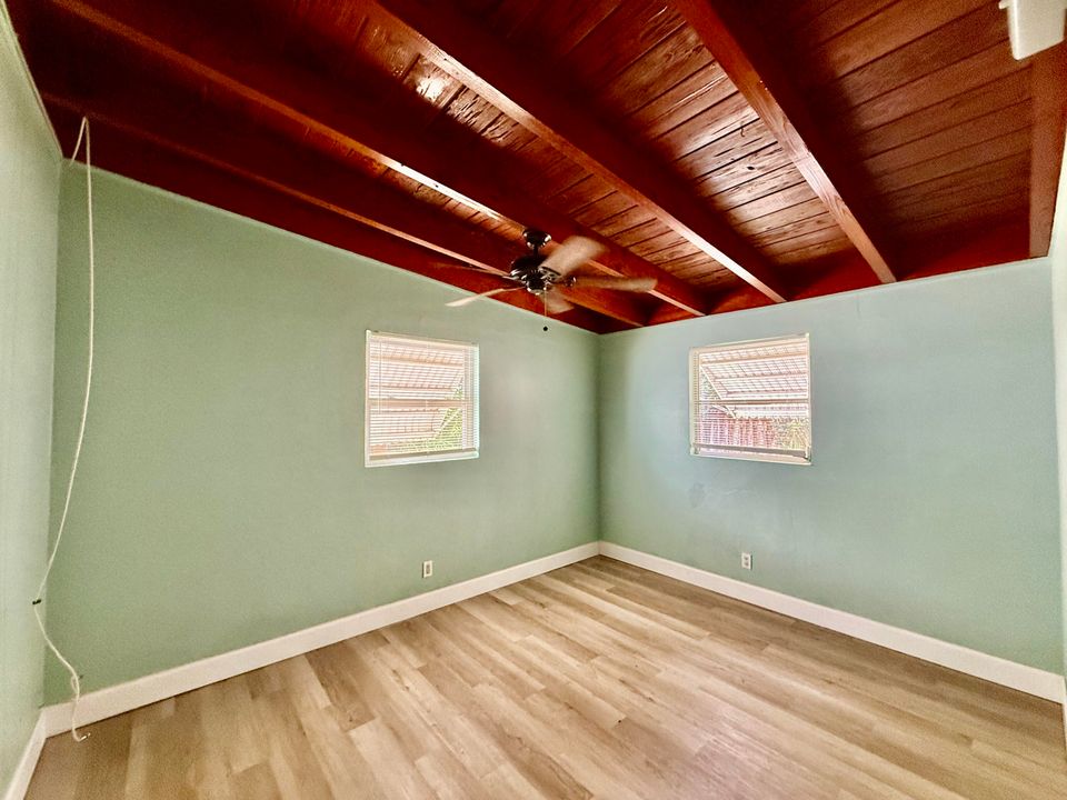 出租: $2,400 (2 贝兹, 1 浴室, 1000 平方英尺)