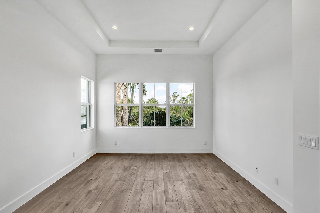 For Sale: $914,000 (3 beds, 2 baths, 2372 Square Feet)