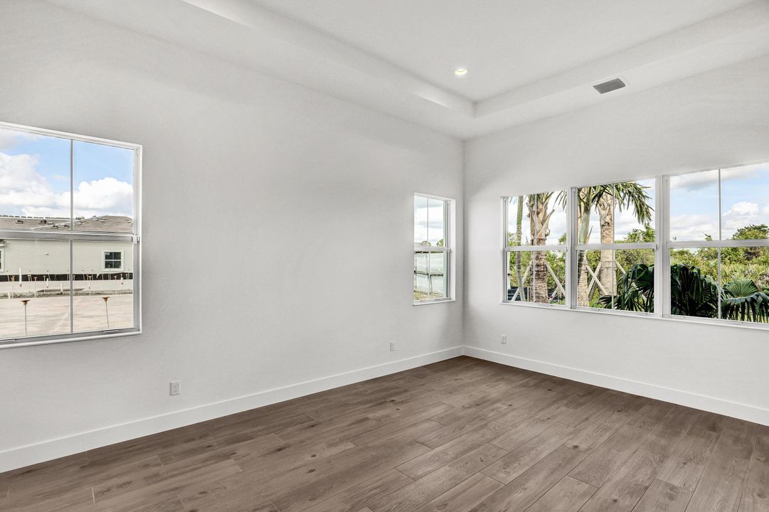 For Sale: $914,000 (3 beds, 2 baths, 2372 Square Feet)