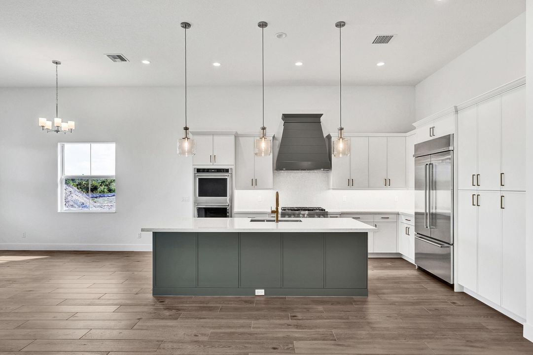 For Sale: $914,000 (3 beds, 2 baths, 2372 Square Feet)