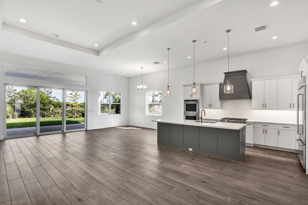 For Sale: $914,000 (3 beds, 2 baths, 2372 Square Feet)