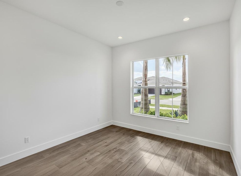 For Sale: $914,000 (3 beds, 2 baths, 2372 Square Feet)