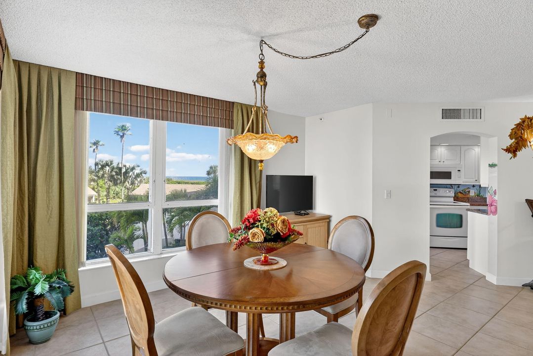 For Sale: $419,900 (2 beds, 2 baths, 1517 Square Feet)