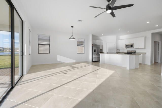 В аренду: $2,500 (3 спален, 3 ванн, 2201 Квадратных фут)