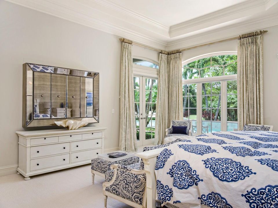 For Sale: $9,950,000 (5 beds, 6 baths, 5963 Square Feet)