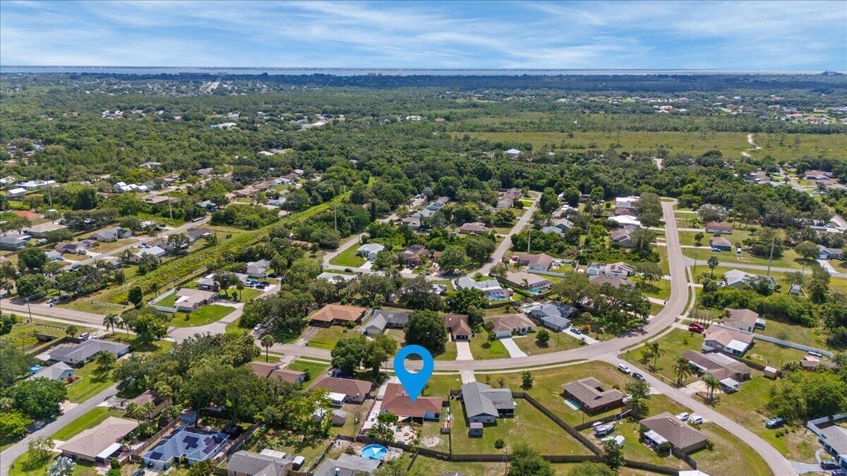 For Sale: $339,900 (3 beds, 2 baths, 1652 Square Feet)