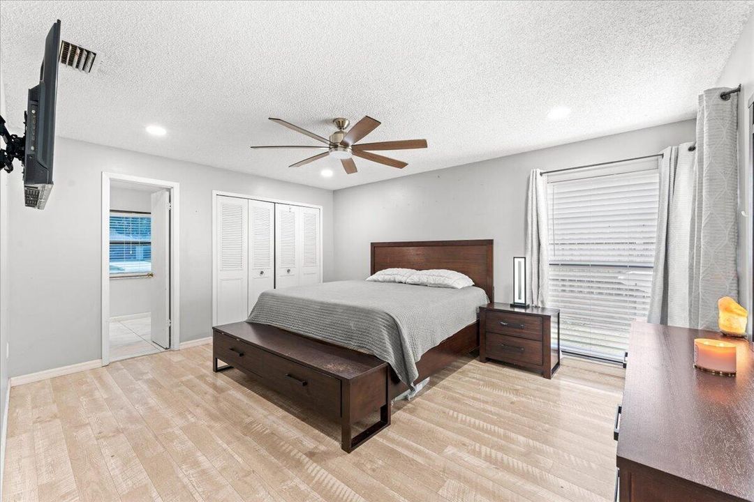 For Sale: $339,900 (3 beds, 2 baths, 1652 Square Feet)