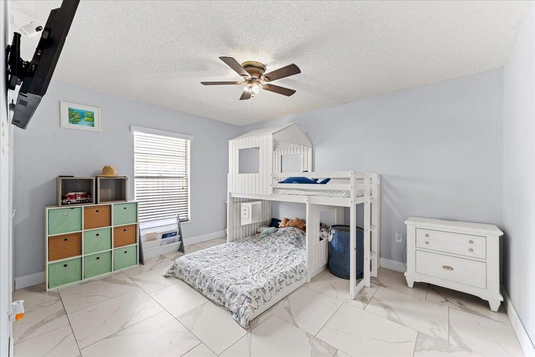 For Sale: $339,900 (3 beds, 2 baths, 1652 Square Feet)