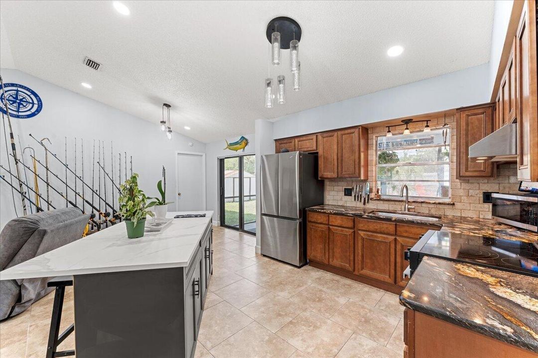 For Sale: $339,900 (3 beds, 2 baths, 1652 Square Feet)